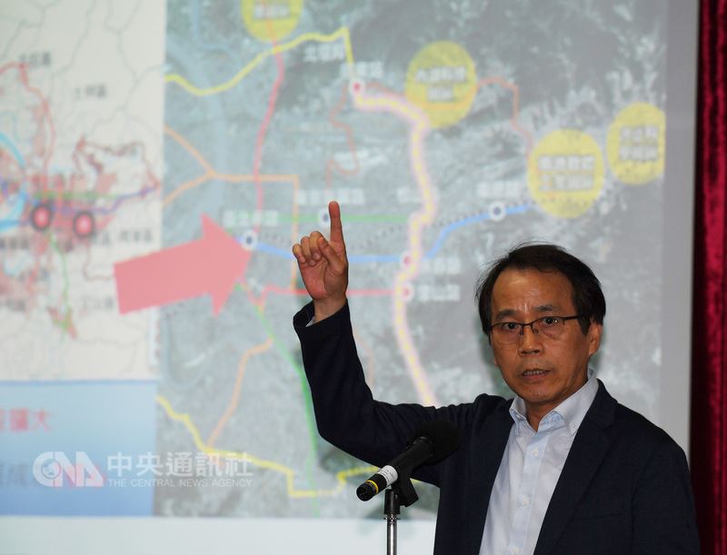 台北市捷運局推動北捷東側南北向路線,26日召開記者會,台北市副市長林欽榮說明計畫整體路網建構及相關轉乘服務等。中央社記者施宗暉攝 107年3月26日