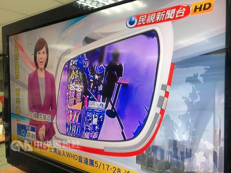 民視去年底跟有線系統台灣寬頻(TBC)商談民視新聞台授權合約時,要求統包三台共同授權,台灣寬頻不服,至今4個月雙方仍無共識。(中央社)