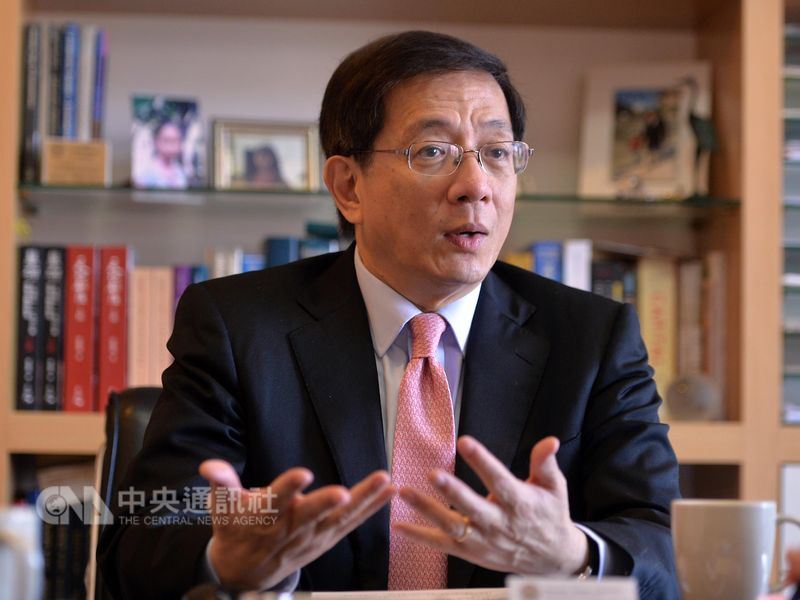 台大校長遴選案喧騰多時,教育部長潘文忠辭職。至今未拿到台大校長聘書的管中閔(圖)在臉書貼出金庸小說「倚天屠龍記」中「九陽真經」口訣回應。(中央社檔案照片)