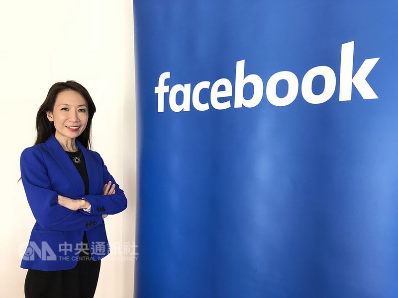 Facebook(臉書)台灣及香港總經理余怡慧19日接受中央社專訪說,Facebook在台灣持續投入資源,今年將聚焦3大主軸,包括培育更優秀的社群領袖、幫助企業拓展生意、培育科技人才。中央社記者吳家豪攝 107年4月19日
