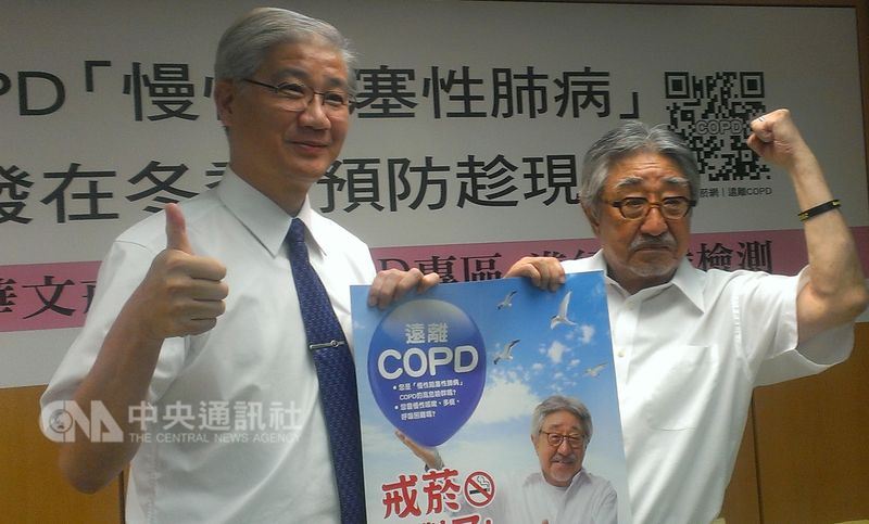 藝人孫越(右)投身公益35年,不遺餘力。(中央社檔案照片)