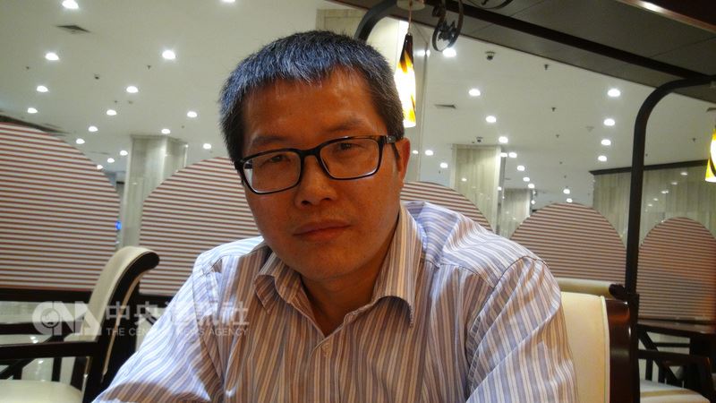 曾在中共黨刊工作、後成為獨立時事評論家的鄧聿文,13日在社群平台推特表示,為了維持生計,決定去當外送員。中央社記者周慧盈北京攝 107年5月6日