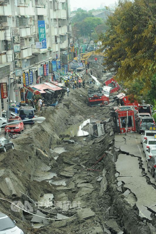 民國103年7月31日高雄發生連環氣爆,造成32死、321人輕重傷。(中央社檔案照片)