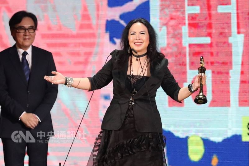 蘇芮接特別貢獻獎 眾星起立合唱一樣的月光[影] | 娛樂 | 重點新聞 | 中央社 CNA