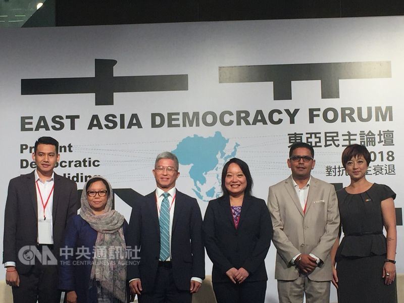 台灣民主基金會26日舉辦第五屆「東亞民主論壇」,吸引超過百名國、內外公民社會運動者與會,以「對抗民主衰退」為題,探討全球民主國家面臨的多項嚴峻挑戰。(中央社記者石秀娟攝)