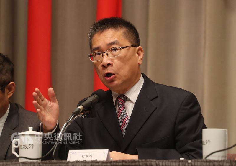行政院發言人徐國勇(圖)28日在行政院主持院會後記者會表示,108年起省級業務全部歸零,但因省級機關是憲法規定,不能廢除,仍設省主席跟省諮議會長,省主席盡量由政委兼任,不另發薪水;省府房舍移撥到國發會,由國發會負責維護。中央社記者裴禛攝 107年6月28日