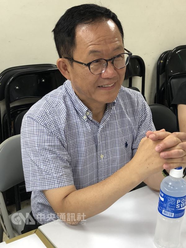 國民黨台北市長參選人丁守中說,面對選舉,他有既定節奏跟步驟,預期最後3個月選戰會持續加溫,且台灣的選舉已經夠多,若舉辦過多造勢活動,只會徒增民眾困擾,現階段就是紮實、一步一腳印爭取選民和基層認同與支持。中央社記者劉建邦攝 107年6月28日