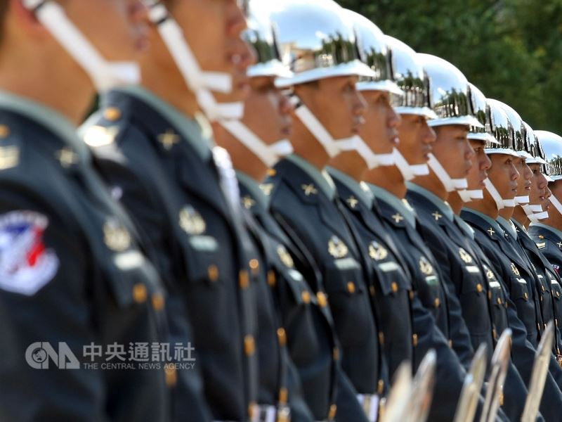 軍公教年金改革7月1日上路,共約33萬3000人受影響。(中央社檔案照片)