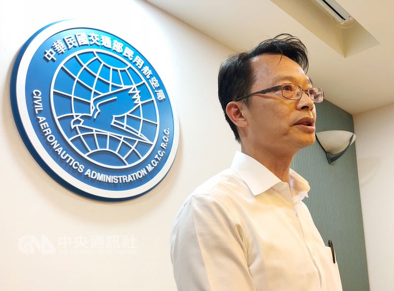 安捷飛航訓練中心一架搭載3人的訓練機9日下午傳出在高雄外海失聯,所幸動員搜索後人員皆平安獲救。交通部民航局晚間召開記者會,由標準組長林俊良說明相關經過。中央社記者王飛華攝 107年7月9日