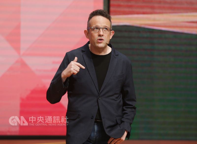 前Evernote執行長菲爾.利賓(Phil Libin)19日在台北出席ABAC數位創新論壇(DIF),以「機器大進擊:工作的未來與未來的工作」為題發表演說。中央社記者徐肇昌攝 107年7月19日