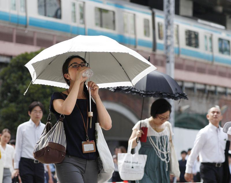 日本受強烈高氣壓籠罩影響,酷暑天氣已持續逾一週。(共同社提供)