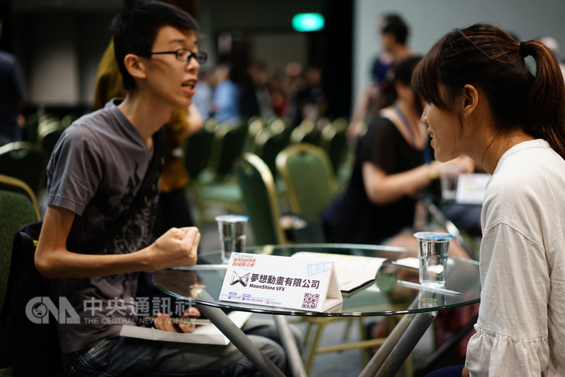 文化部9日在台北國際會議中心舉行台灣原創漫畫跨域媒合會,會中邀請橫跨出版商、動畫公司、影視製作公司、布袋戲企業等業者代表與會,暢談IP跨域合作經驗。(文化部提供)中央社記者江佩凌傳真 107年8月9日