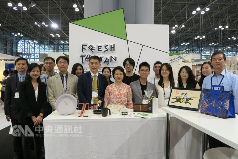 2018紐約禮品展夏季展12日登場,以Fresh Taiwan為名的台灣館連續第3次參展,10家廠商呈現各具特色的文創精品,展現台灣設計能量。中央社記者尹俊傑紐約攝 107年8月13日