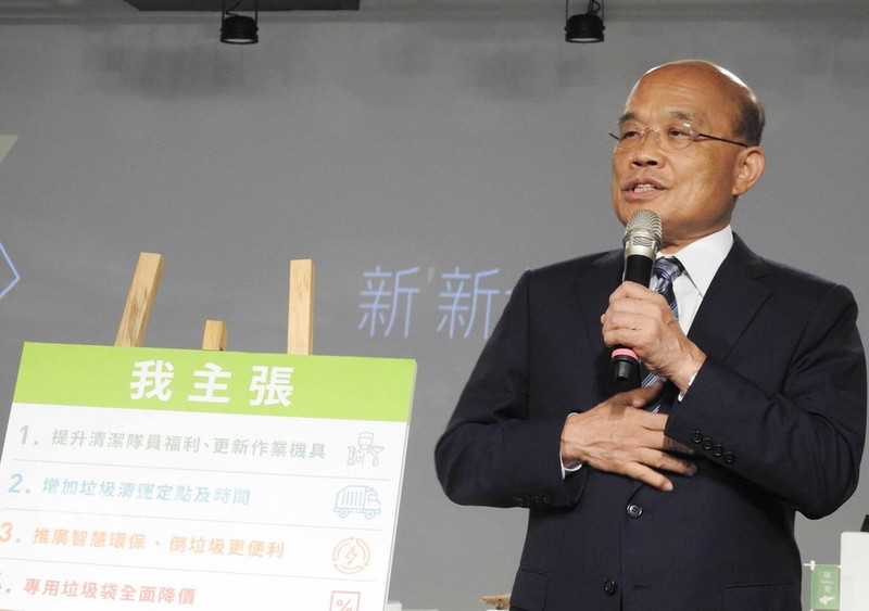 民進黨新北市長參選人蘇貞昌(圖)22日提垃圾清運政見,他說,所有新北市民每年花在專用垃圾袋費用總數較台北市多新台幣3000多萬元,他若當選市長,他會提高清潔隊員福利及效率,降低垃圾袋成本及價格。中央社記者王鴻國攝 107年8月22日