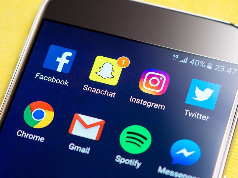 臉書和旗下通訊軟體WhatsApp和影像社群網站Instagram因為技術問題,3日導致部分用戶無法登入。(圖取自Pixabay圖庫)
