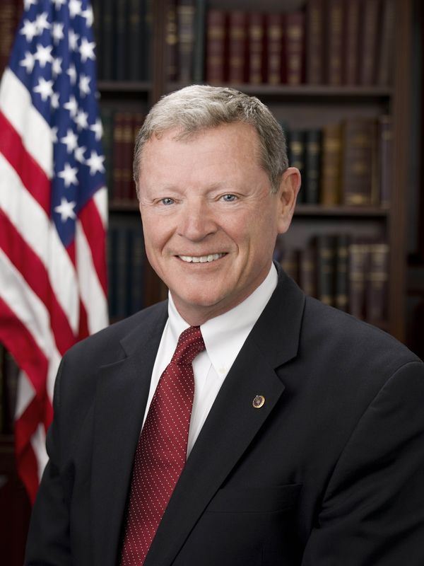 美國聯邦參議院6日通過,由共和黨籍資深議員殷荷菲出任新任參議院軍事委員會主席。(圖取自維基共享資源,版權屬公有領域)