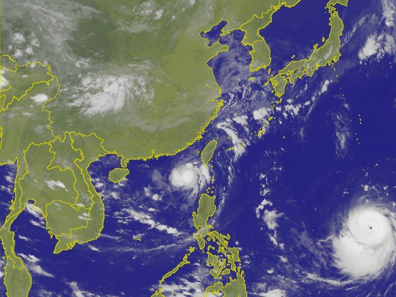 10日影響台灣天氣的熱帶性低氣壓,已漸遠離台灣,對台灣威脅減小,即使形成颱風,也不會發布颱風警報。(圖取自中央氣象局網站 www.cwb.gov.tw)