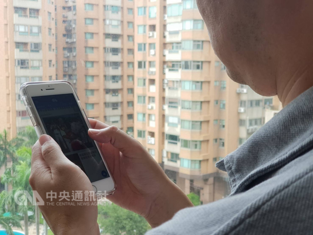 消基會董事長游開雄表示,許多人明明不需要上網吃到飽,但受到業者行銷手法吸引,也加入吃到飽行列,即使不用網路,也掛在那裡下載影片,恐徒增資源浪費。中央社記者江明晏攝107年9月24日