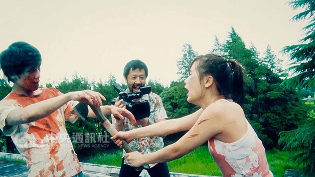 日片「一屍到底」21日在台上映,以精彩的反轉劇情與片長96分鐘內有37分鐘一鏡到底的拍攝方式蔚為話題,讓不少觀眾笑著走出戲院,全台票房目前已破600萬。(車庫娛樂提供)中央社記者江佩凌傳真 107年9月26日