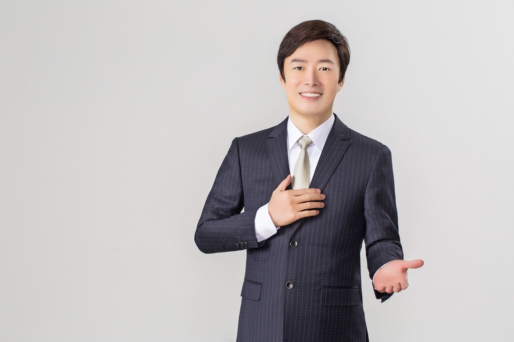資深歌手「小哥」費玉清27日發出親筆信,宣布2019年巡迴演唱會結束後,將正式退出演藝工作。他表示,這是他最艱難的一個決定,也將是他最難面對的一次演出。(寬宏藝術提供)中央社記者江佩凌傳真107年9月27日