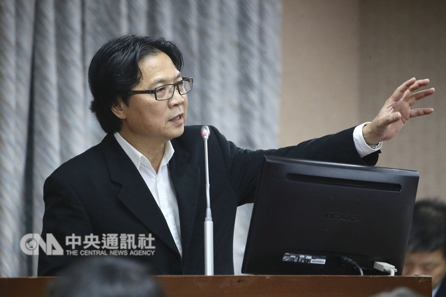 教育部長葉俊榮1日對立委質詢教育部「是否考量未來將英語教育逐步向下延伸」時表示,相關內容都還在研議中。(中央社檔案照片)