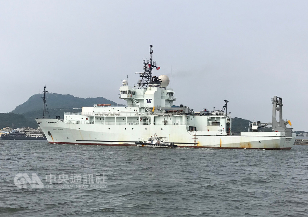 美國科學研究船湯瑪斯號15日為今年第4度進高雄港補給,船上無美國軍方人員、無關軍事任務,原訂18日出港,疑因船上補給櫃出狀況,延至19日下午才出港。(民眾提供)中央社記者程啟峰高雄傳真 107年10月19日