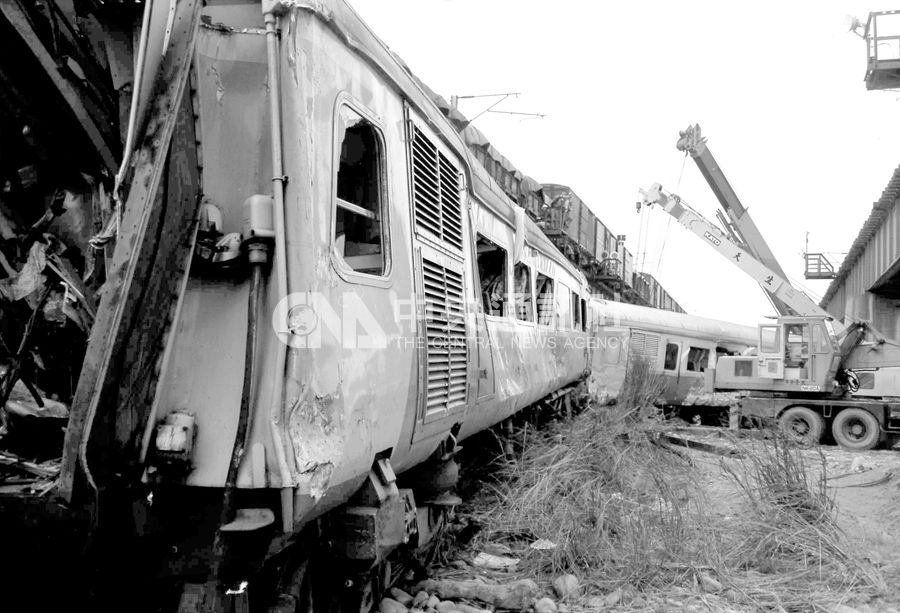 1981年3月8日台鐵頭前溪橋事故,造成至少30人死亡,130人輕重傷。(中央社檔案照片)