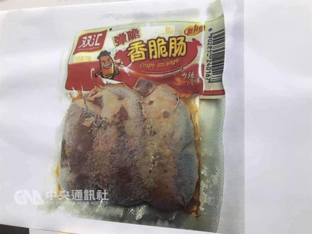 農委會31日下午4時召開記者會,針對「中國大陸豬肉產品驗出非洲豬瘟病毒基因」一案進行說明,現場並展示相關產品圖片。 中央社記者徐肇昌攝 107年10月31日