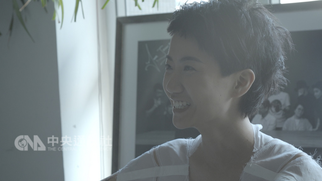 香港同志唱作人盧凱彤因墜樓離世,令各界惋惜;紀錄片「獻給盧凱彤」收錄盧凱彤生前訪談,即日起可在線上同志影音平台GagaOOLala免費觀看。(杰德影音提供)中央社記者江佩凌傳真 107年11月2日
