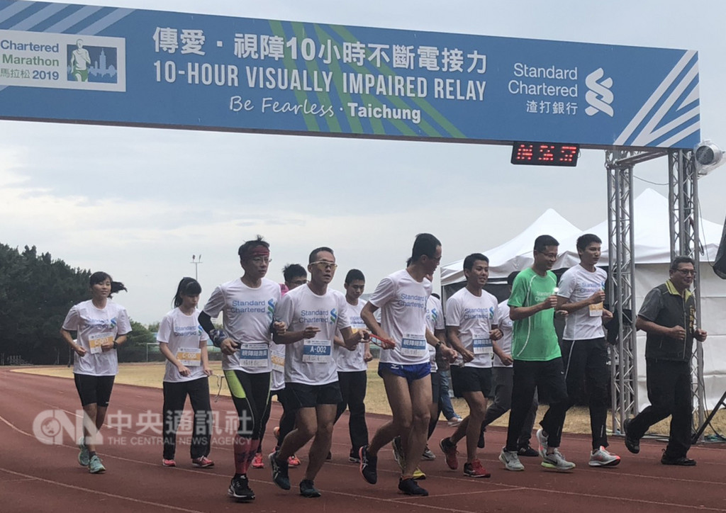 「傳愛.視障10小時不斷電接力賽」北中南3地2日同步舉辦,希望讓社會看到視障者的挑戰精神,並喚醒大眾重視障者的就業議題。中央社記者趙麗妍攝 107年11月2日