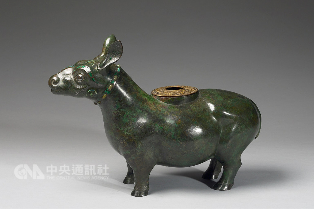故宮南院「花事.閑情:品味花器與生活」特展3日起登場,戰國中期的「嵌孔雀石綠松石犧尊」也將於特展期間展出。(故宮南院提供)中央社記者江俊亮傳真 107年11月2日