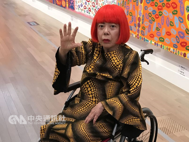 中國上海市等地近期舉辦山寨版草間彌生展,草間彌生2日向日媒表示,假作品展「掠奪花費我一生的創造」,實在令人無比遺憾。(中央社檔案照片)