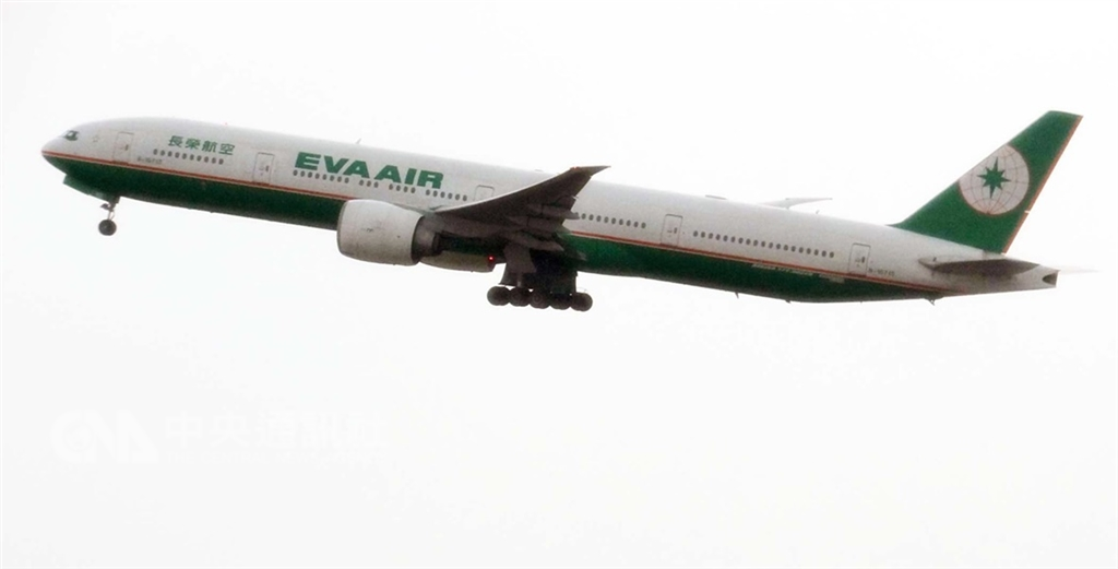 長榮航空因空服員待命超時,3年內第5次違反法規遭罰新台幣55萬元。(中央社檔案照片)