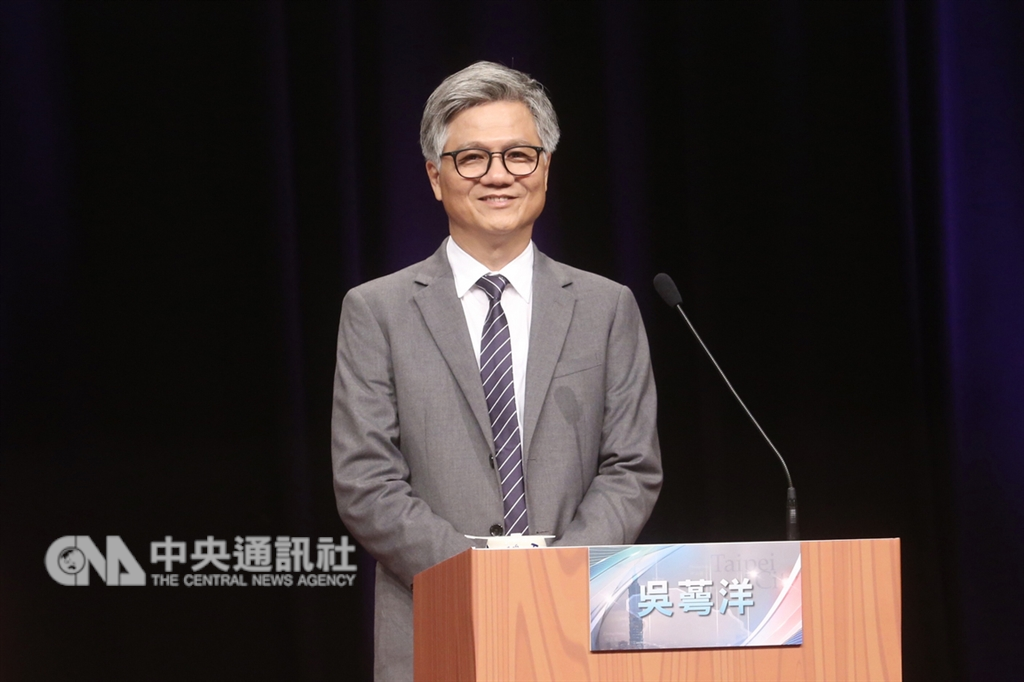 台北市長參選人首場電視辯論會4日在TVBS登場,無黨籍台北市長參選人吳萼洋出席。中央社記者吳家昇攝 107年11月4日