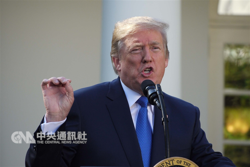 美國期中選舉6日登場,任何議題對選民的影響,都比不上並未參選的美國總統川普來得更引人注目。(中央社檔案照片)