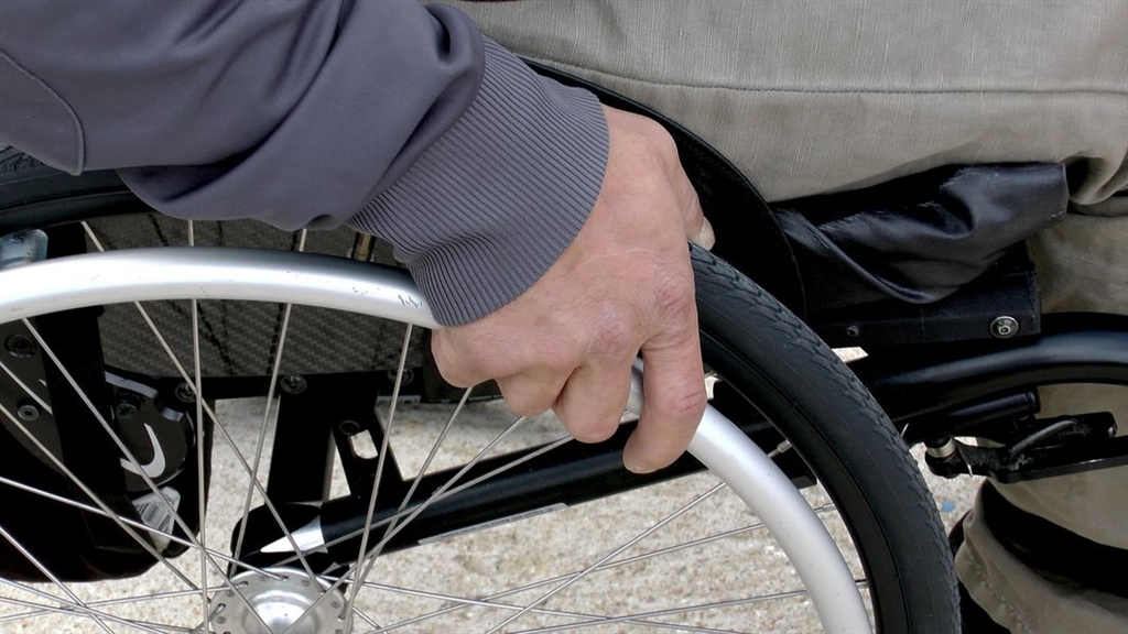 勞保局8日表示,勞工外出用餐出車禍算職災,可向勞保局申請職災給付。圖僅為示意。(圖取自Pixabay圖庫)