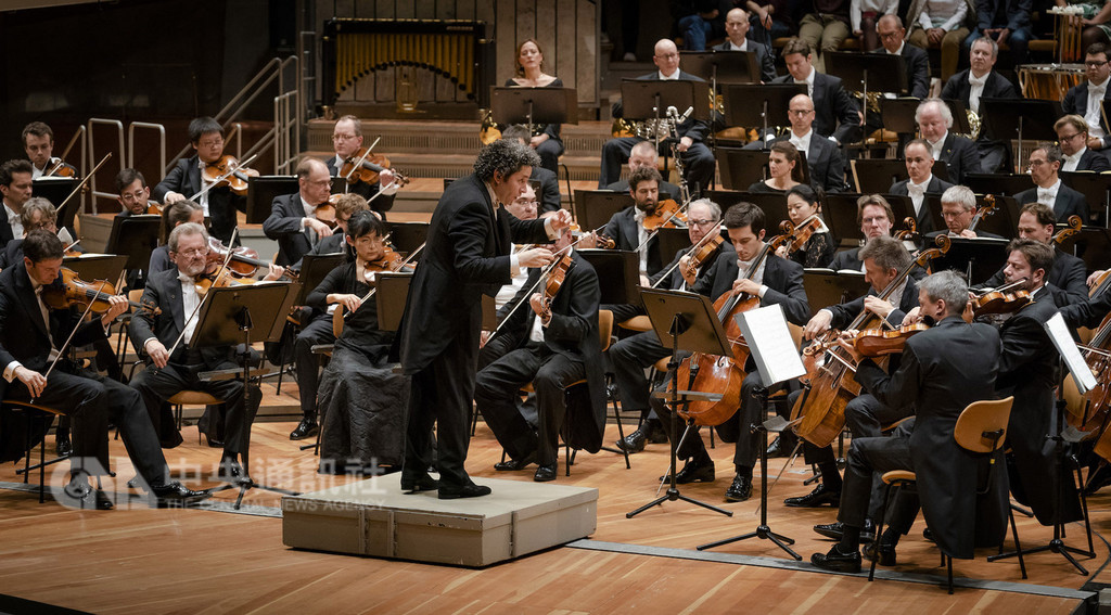 來自委內瑞拉的指揮杜達美(Gustavo Dudamel),將率領柏林愛樂來台演出。(柏林愛樂提供,©Stephan Rabold)中央社記者林育立柏林傳真 107年11月9日