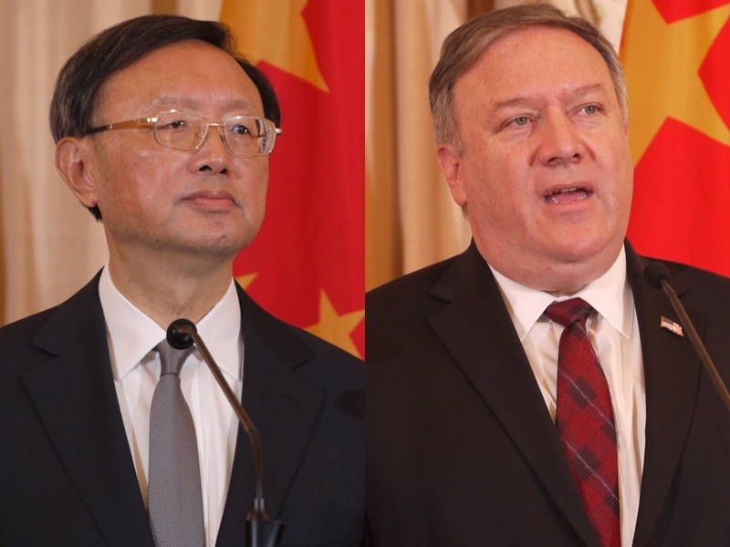 美中外交與安全對話9日在華府召開,中共中央外事工作委員會辦公室主任楊潔篪(左)、美國國務卿蓬佩奧會後召開聯合記者會。中央社記者鄭崇生華盛頓攝 107年11月10日