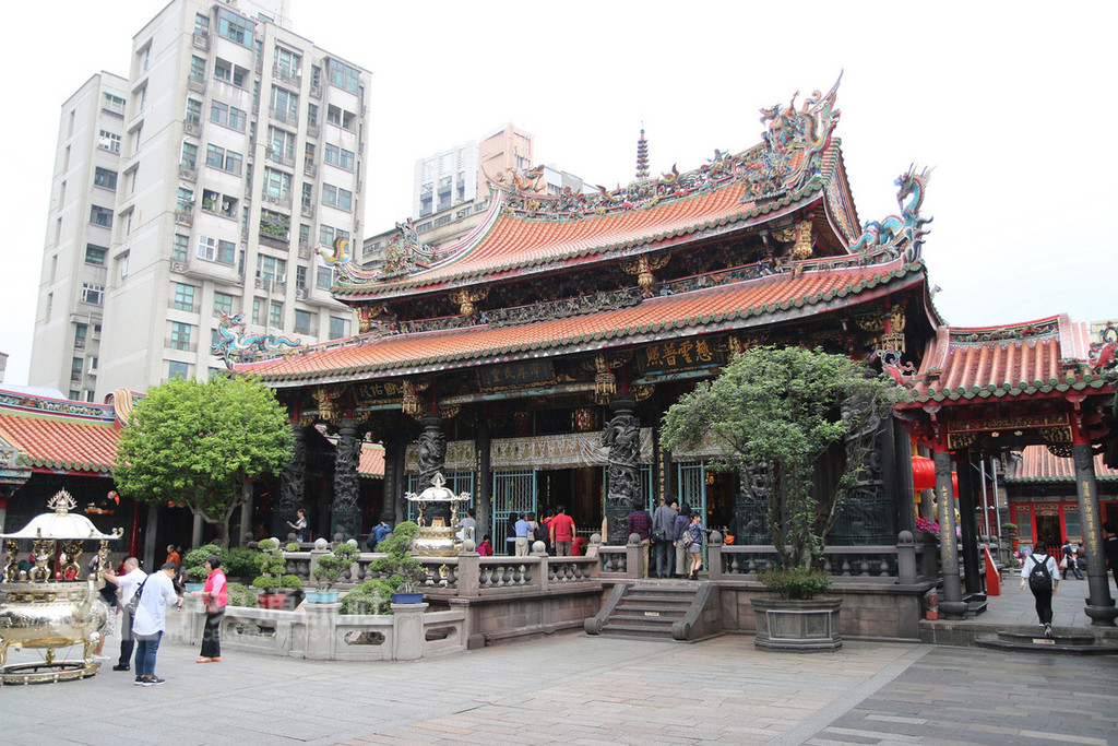 文化部12日公告,台北市艋舺龍山寺從市定古蹟升格為國定古蹟,未來也會更致力於文化資產保存。(文化部提供)中央社記者鄭景雯傳真 107年11月12日