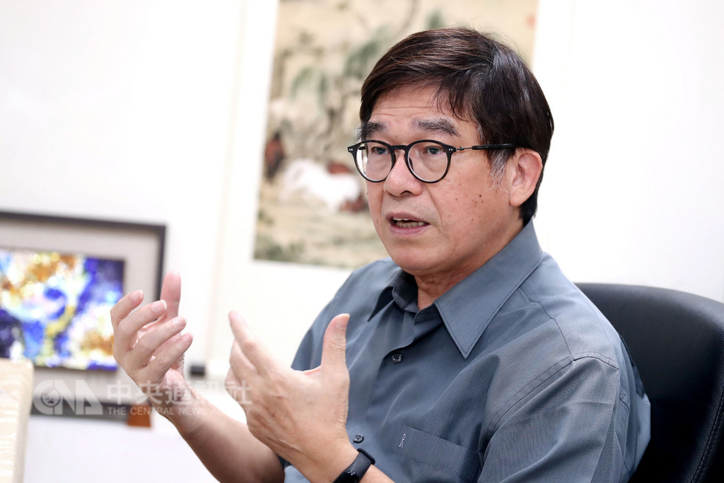 故宮副院長黃永泰15日接受中央社專訪表示,北院整建過程會需要移動文物,儘管是在院內運送,但為保護文物,一定會事先經過故宮內部嚴謹繁複的討論,更會「全程戒護、攝影,絕對小心翼翼以確保文物安全。」中央社記者吳翊寧攝 107年11月15日