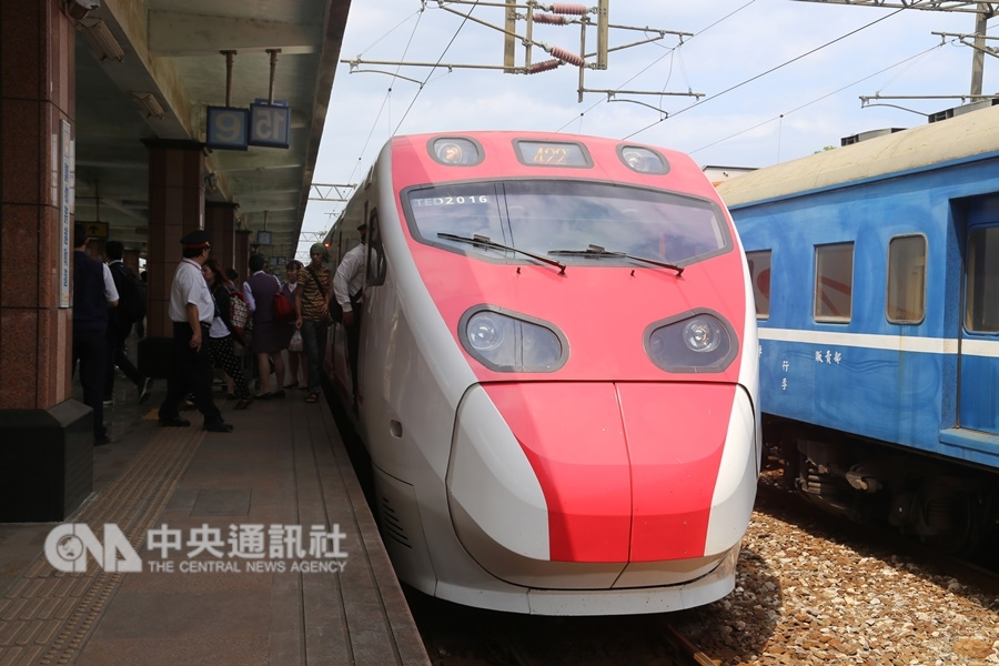 台鐵局長張政源說,調整班次並非單純減班,主要是檢視利用率低的班次,另外,也會規劃直達、跳蛙班次,待台鐵評估完成後就會向大眾公布。(中央社檔案照片)