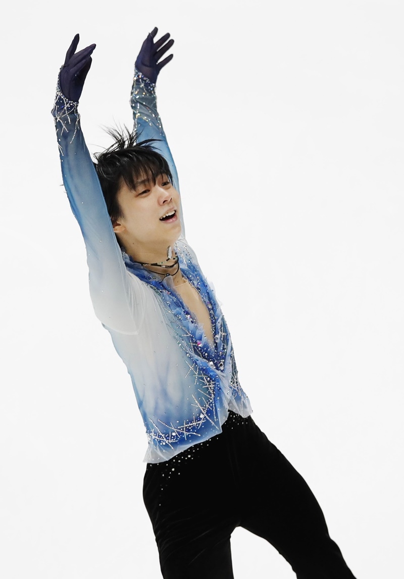 羽生結弦16日在國際滑冰總會花式滑冰大獎賽俄羅斯站,打破男子短曲項目世界紀錄。(共同社提供)