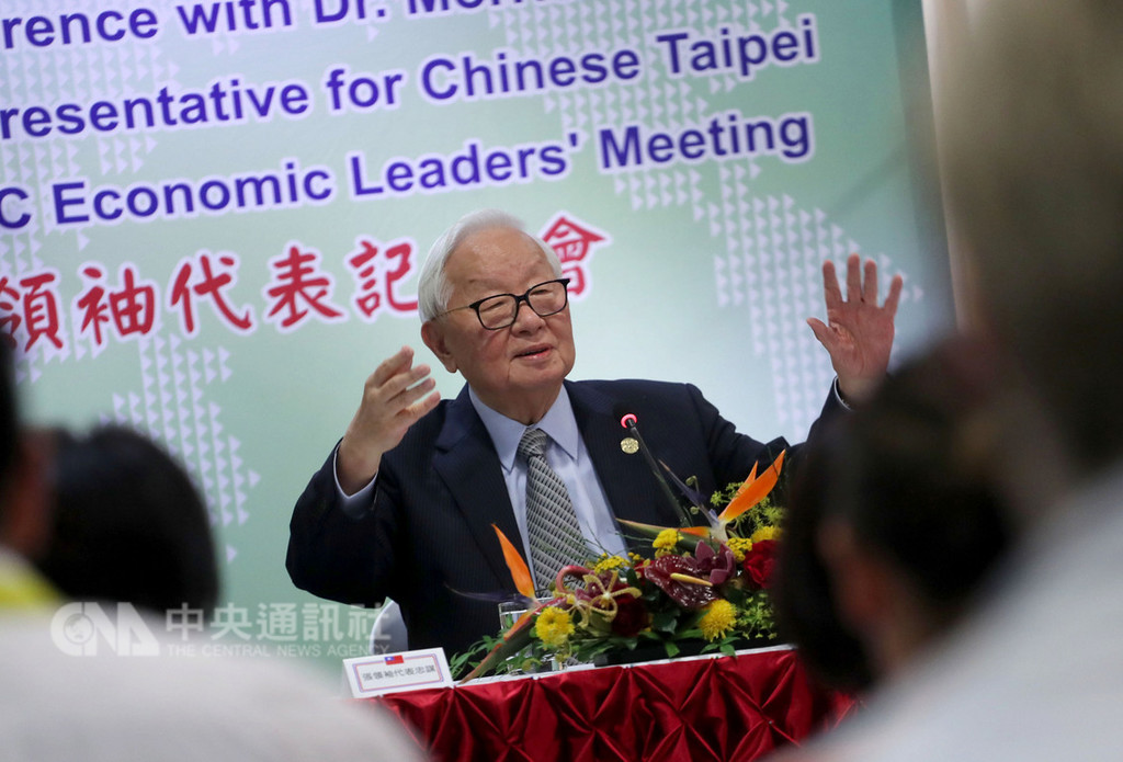 2018亞太經合會(APEC)領袖峰會18日在巴布亞紐幾內亞順利落幕,台灣領袖代表張忠謀下午在下榻飯店舉行記者會,說明本次會議成果。中央社記者裴禛莫士比港攝 107年11月18日