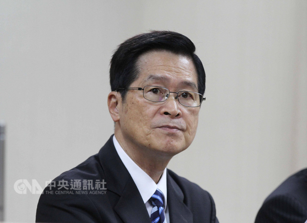 美軍航空母艦雷根號、史坦尼斯號集結在西太平洋,國防部長嚴德發(圖)19日表示,美國的軍力展示主要是為了支持他們的印太戰略,並維護亞太區域和平。中央社記者游凱翔攝 107年11月19日