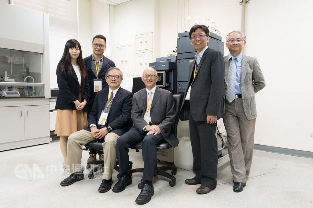 陽明大學食安所與台北市政府衛生局合作,將以特有的「微基因條碼」技術,預計在一年內針對鮪魚、鱈魚、鮭魚、比目魚等國人喜愛的魚種,鑑別市面上販售魚類是否有標示不實或攙偽假冒的情況。(陽明大學提供)中央社記者許秩維傳真 107年11月20日