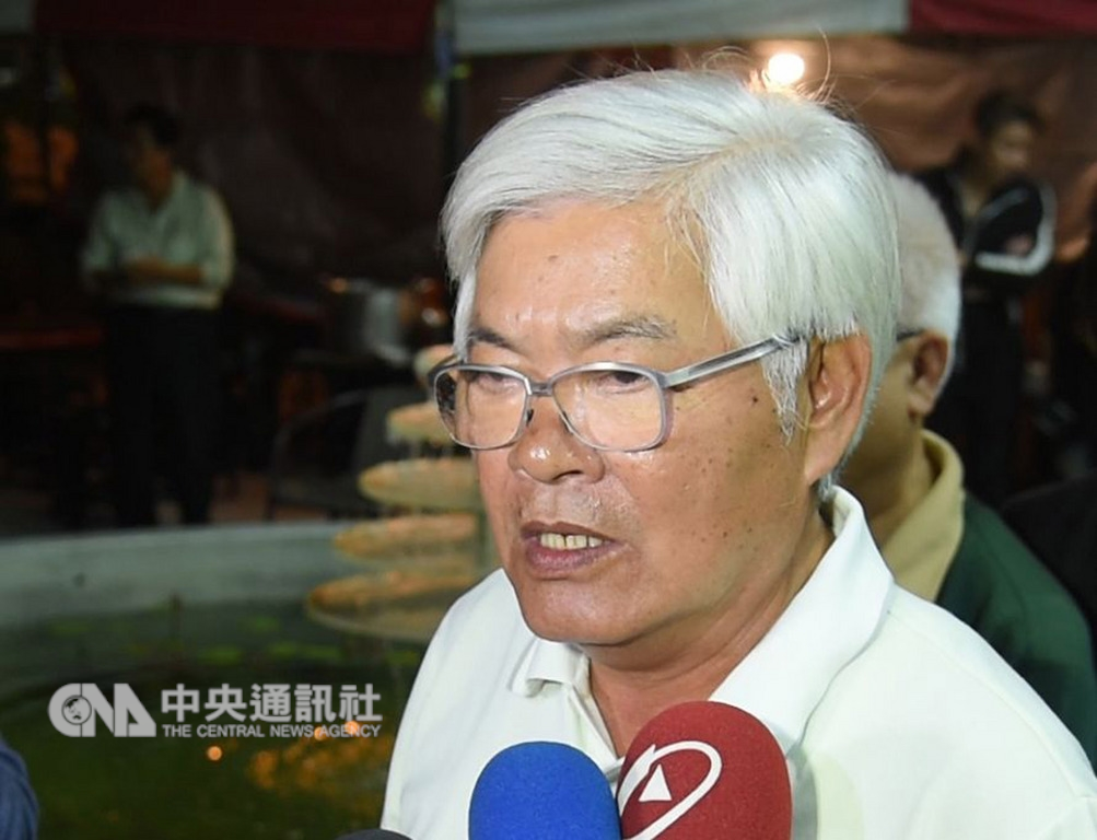2018九合一選舉24日投開票,尋求連任失利的民進黨籍雲林縣長李進勇得知得票差距拉開後,在臉書發表感言,表示這是最後一役,他會永遠守護雲林這塊土地直到永遠。中央社記者葉子綱攝 107年11月24日