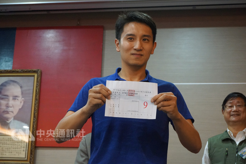 金門縣議會第7屆議員當選名單出爐,19位當選人中有4位新人,其中,出身政治世家的陳志龍(圖),首次參選就以2597票在第二選區高票當選。中央社記者黃慧敏攝 107年11月25日