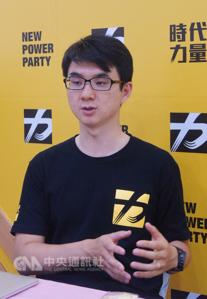 時代力量在彰化推出的政治素人吳韋達,在這次選舉競選經費只花約新台幣100萬元,成功搶進彰化縣議會,成為時力在彰化的第一席民代。(資料照片)中央社記者吳哲豪彰化攝 107年11月25日