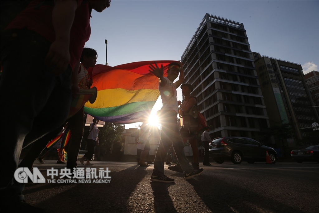 幸福盟提出的反同性婚姻3項公投案過關,行政院發言人Kolas表示,行政機關將在3個月內提出專法草案送交立法院審議。圖僅為示意。(中央社檔案照片)