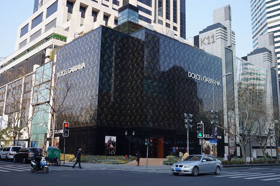 義大利時尚精品Dolce&Gabbana辱華風波,凸顯中國龐大且仍在增長的消費影響力。圖為D&G上海分店。(圖取自維基共享資源;作者:Livelikerw,CC BY-SA 3.0)